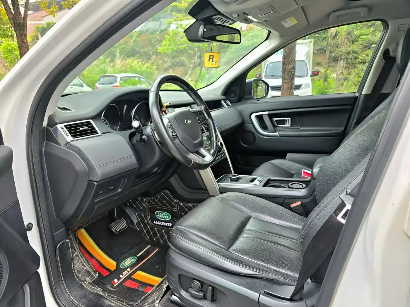 Land Rover Discovery Sport 2017 2.0T SE фото 4