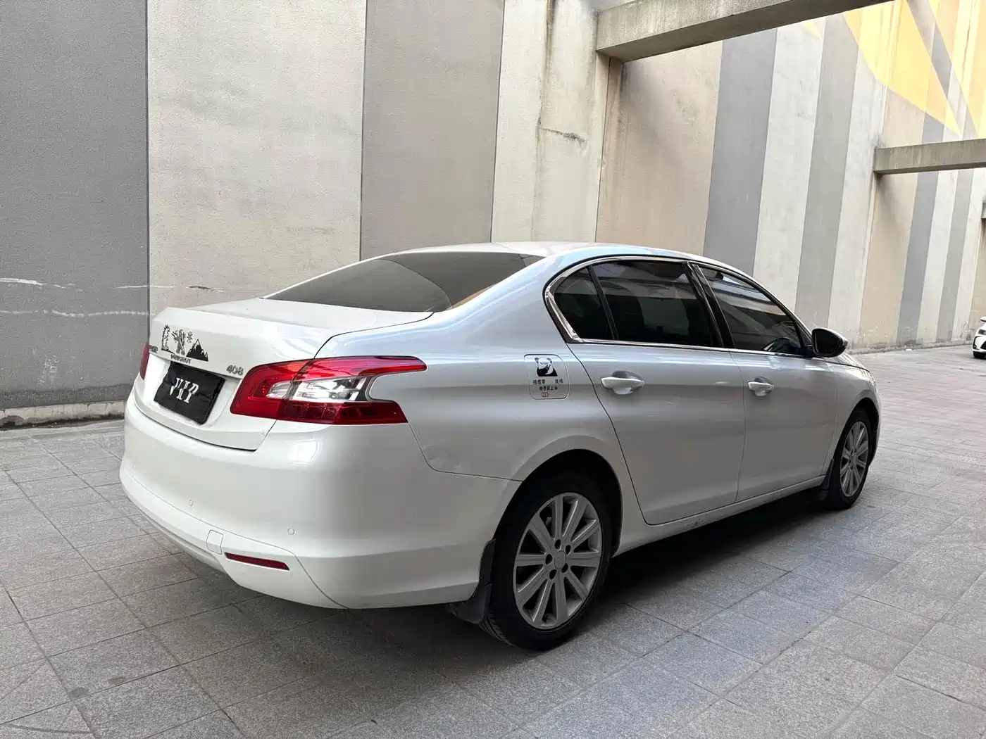 PEUGEOT 408