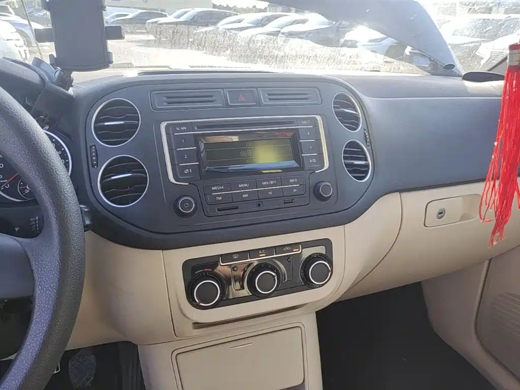 Volkswagen Tiguan 2015 1.8TSI Manual 2WD Trendline фото 13
