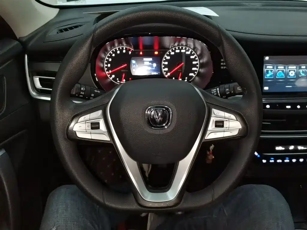 Фото 11 - Changan CS35 PLUS