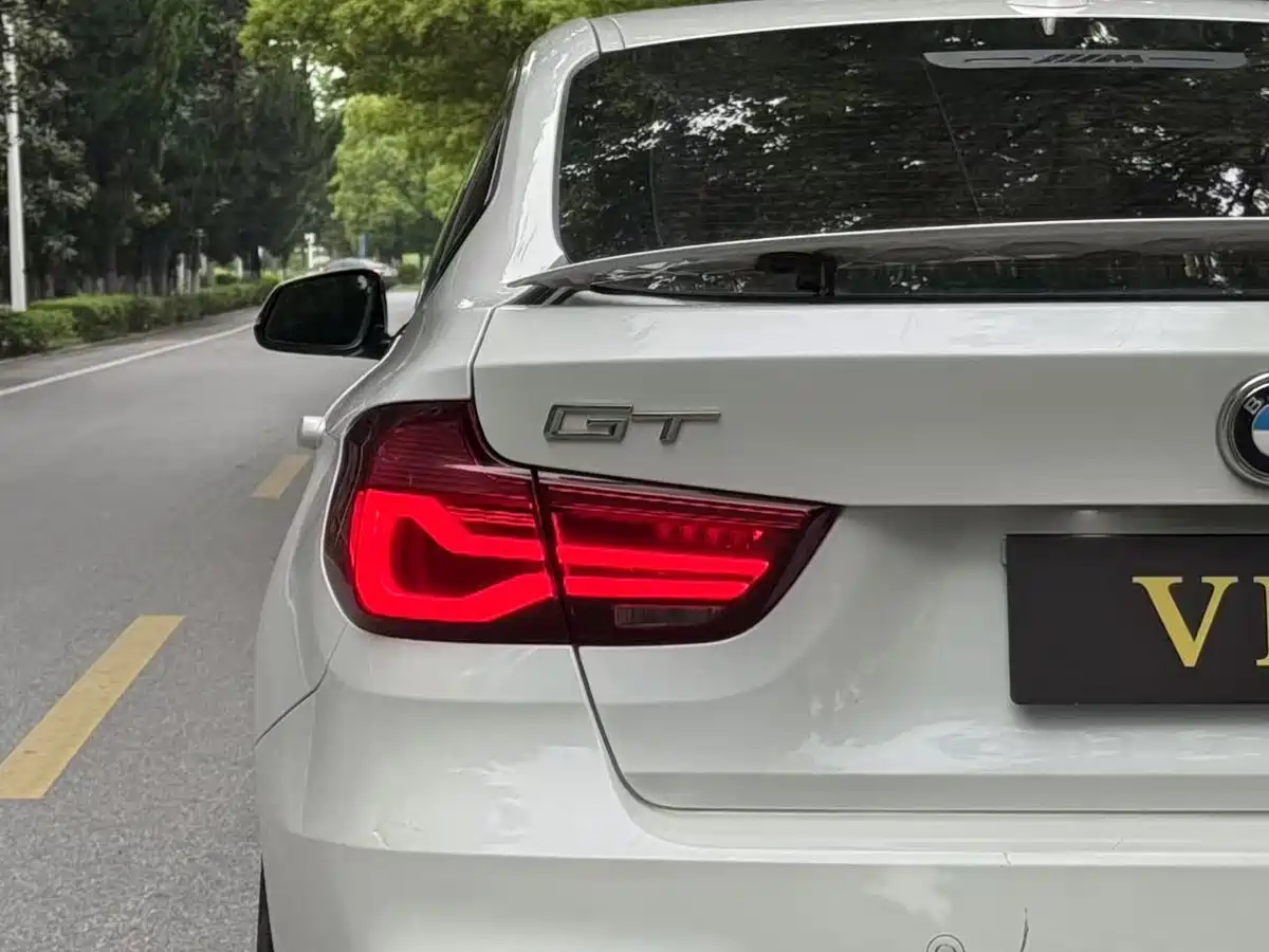 BMW 3 Series GT 2018 320i M Sport фото 7