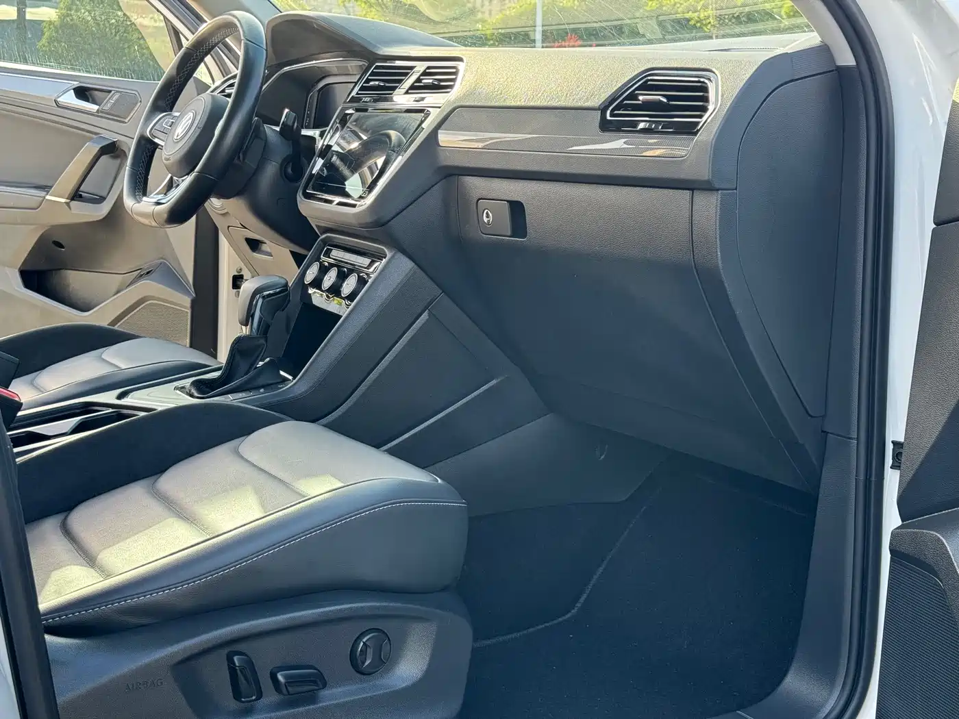 Volkswagen Tiguan L 2021 330TSI Automatic 2WD R-Line Premium фото 10