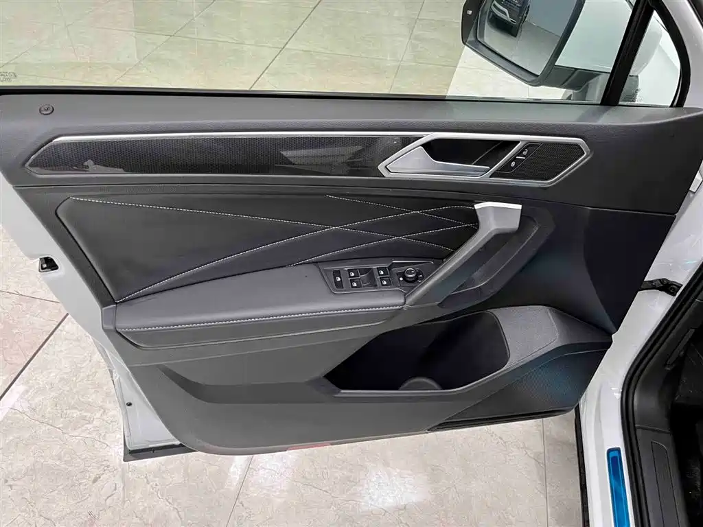 Volkswagen Tiguan L 2023 280TSI 2WD Trend Limited Edition фото 9