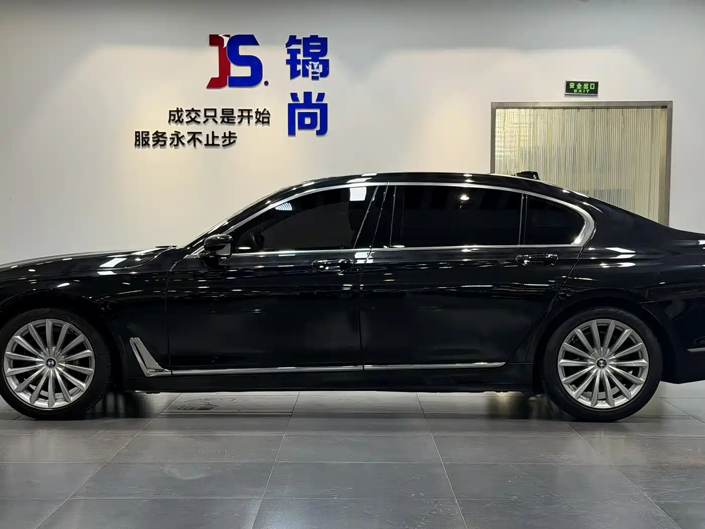 BMW 7 Series 2016 740Li Leading Edition фото 4