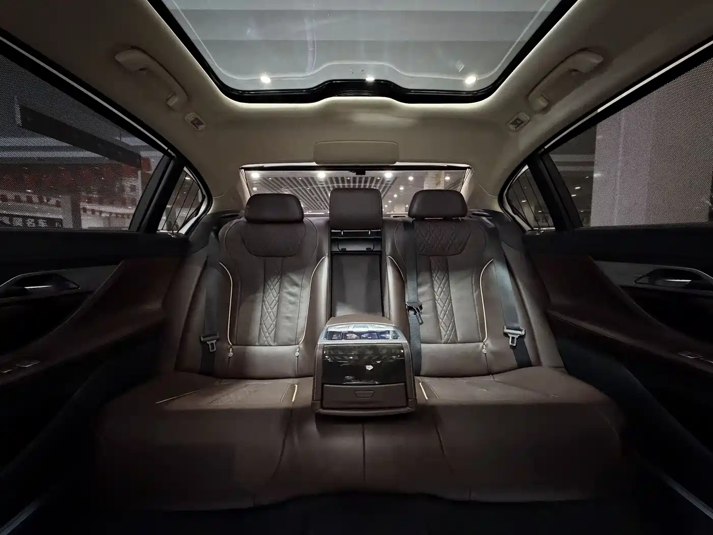 BMW 7 Series 2016 740Li Leading Edition фото 28