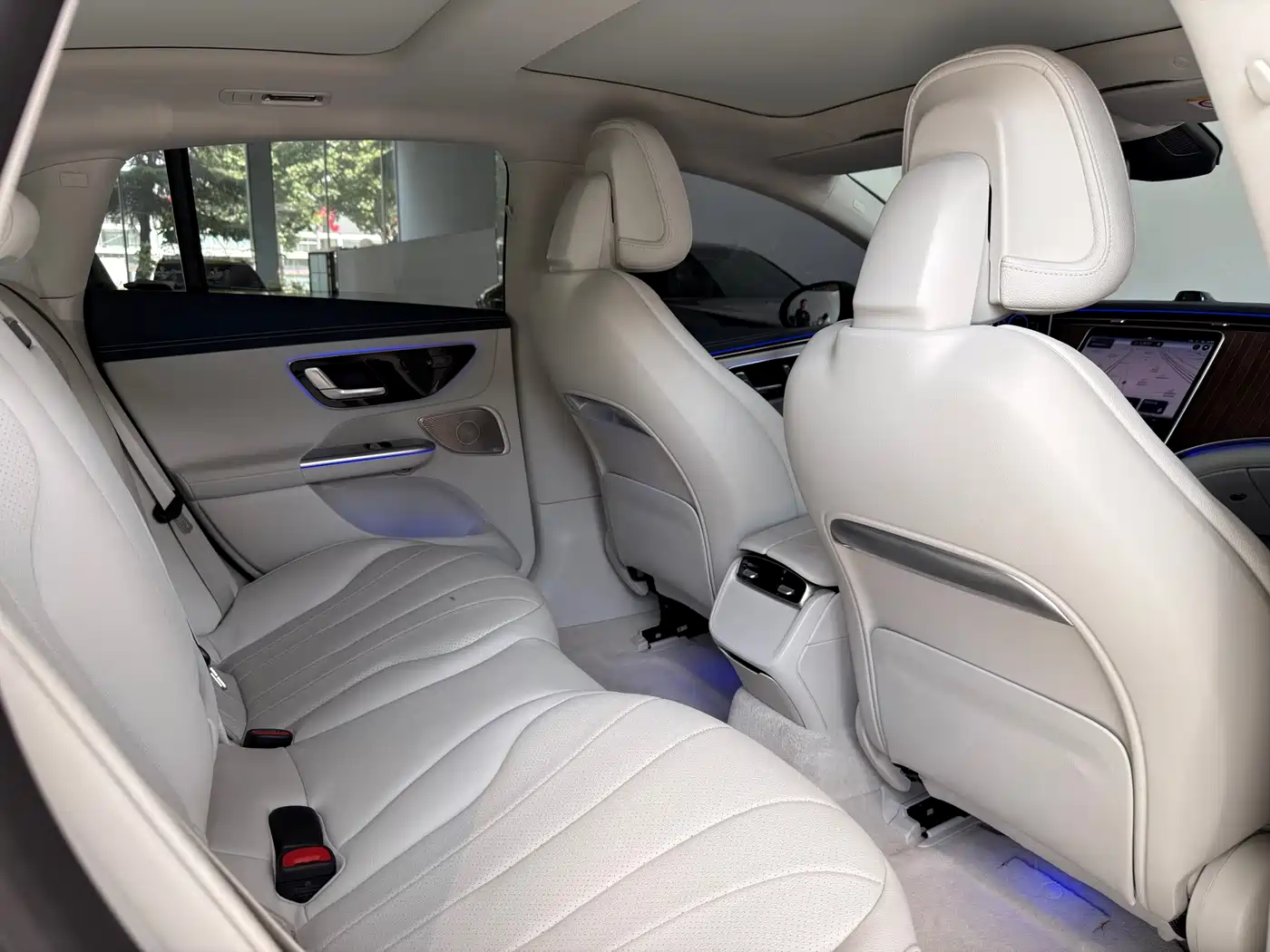Mercedes-Benz EQE 2022 350 Luxury Edition фото 11