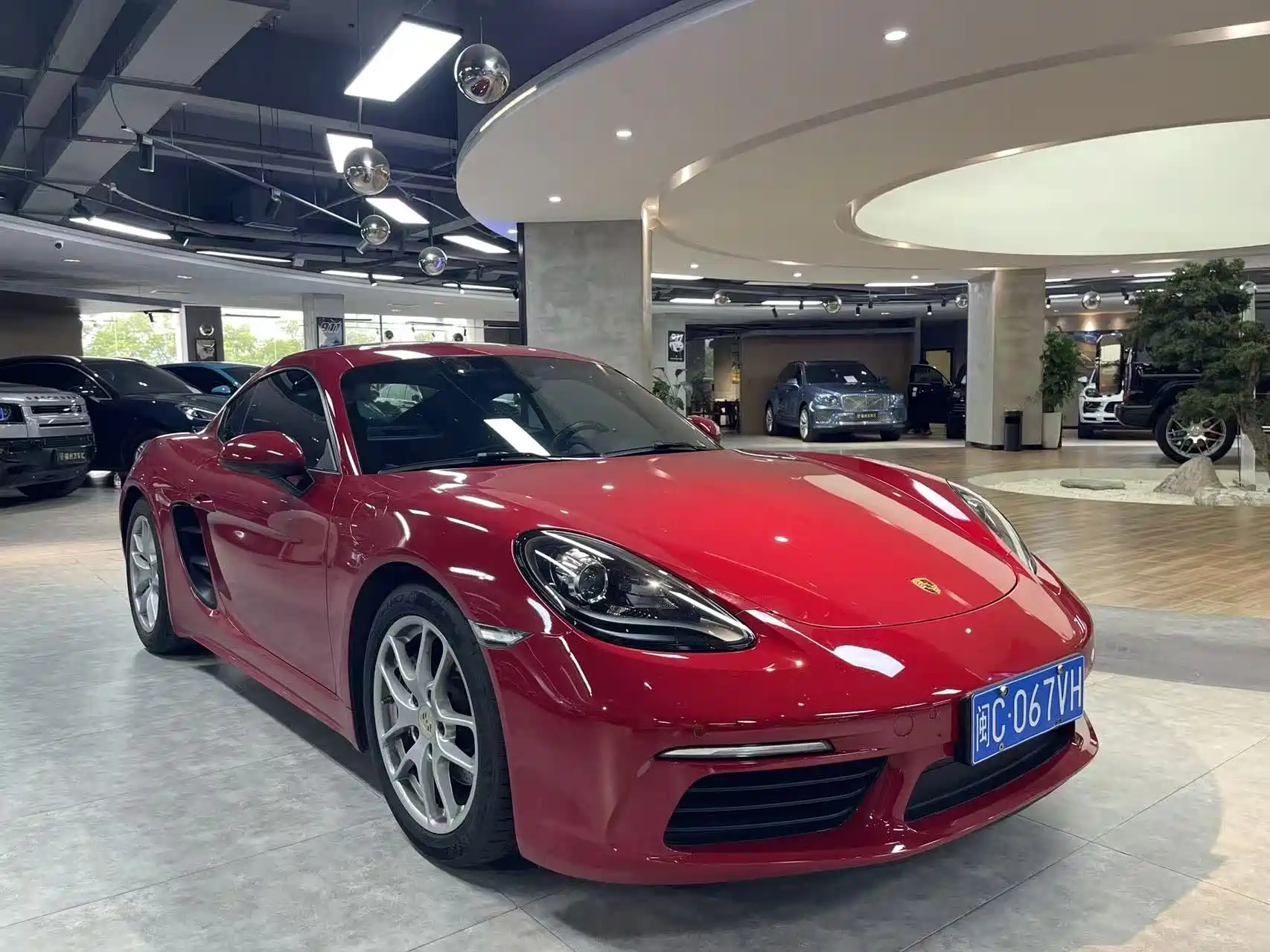 Photo 2 - Porsche 718