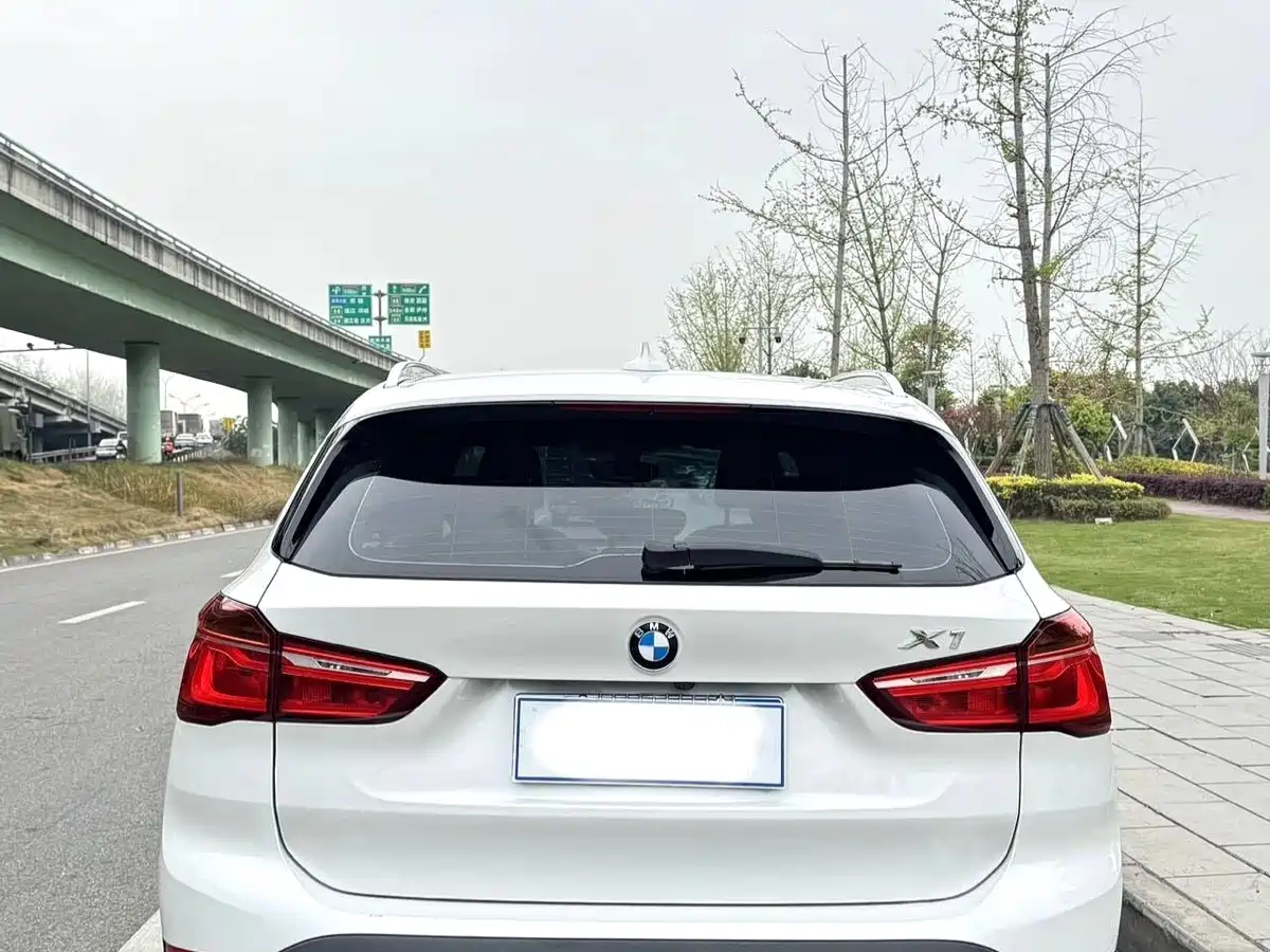 BMW X1 2018 sDrive18Li Premium Model фото 9