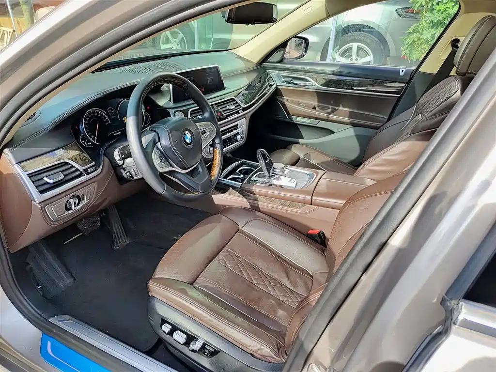 BMW 7 SERIES