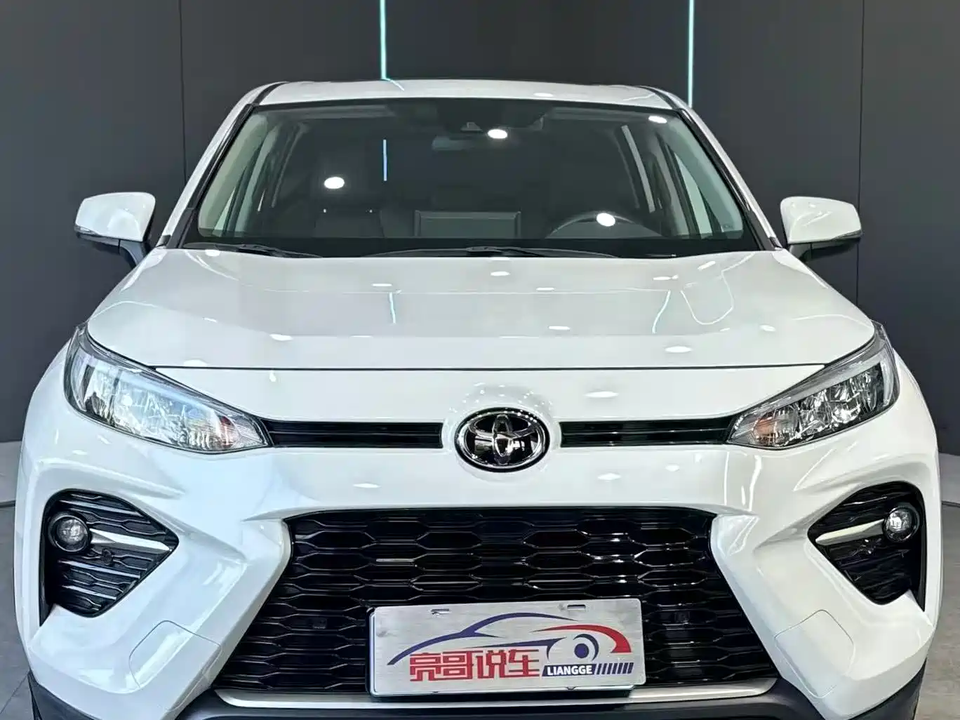 Toyota Wildlander 2021 2.0L CVT 2WD Luxury Edition фото 2