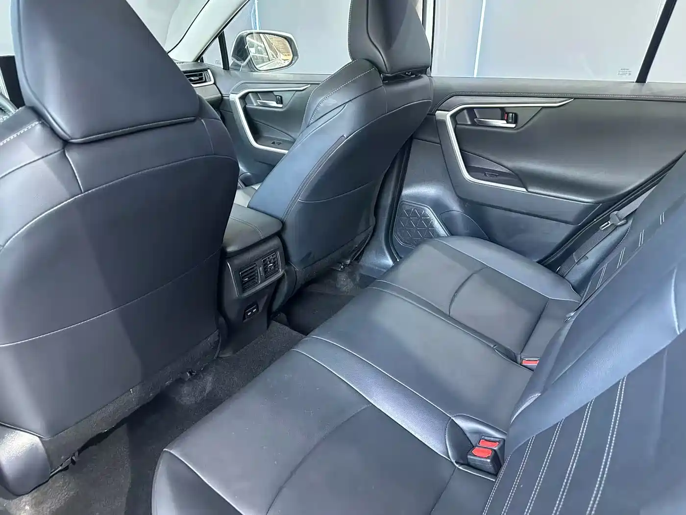 Toyota Wildlander 2021 2.0L CVT 2WD Luxury Edition фото 10