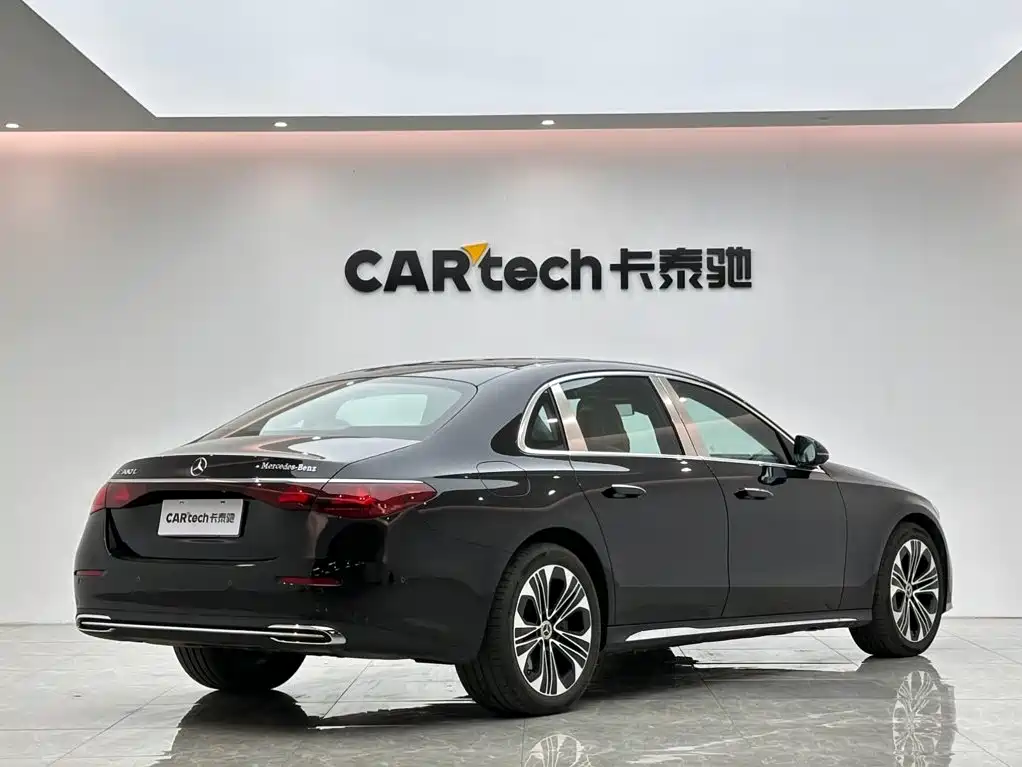 Фото 5 - Mercedes-Benz E-Class