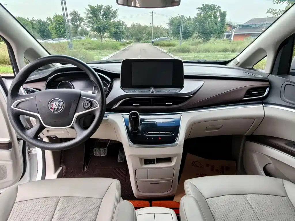 Photo 4 - Buick GL8