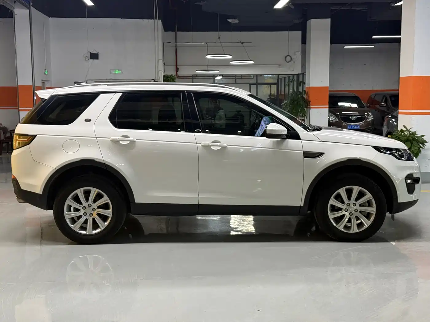 Land Rover Discovery Sport 2019 240PS SE Edition China V фото 8