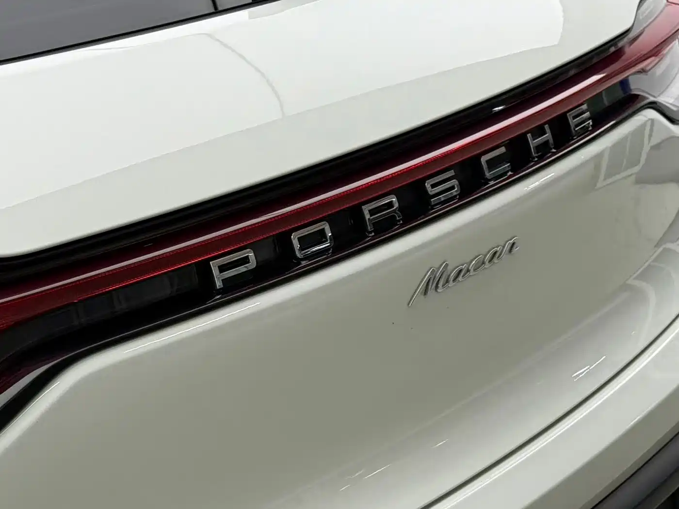 Photo 5 - Porsche Macan