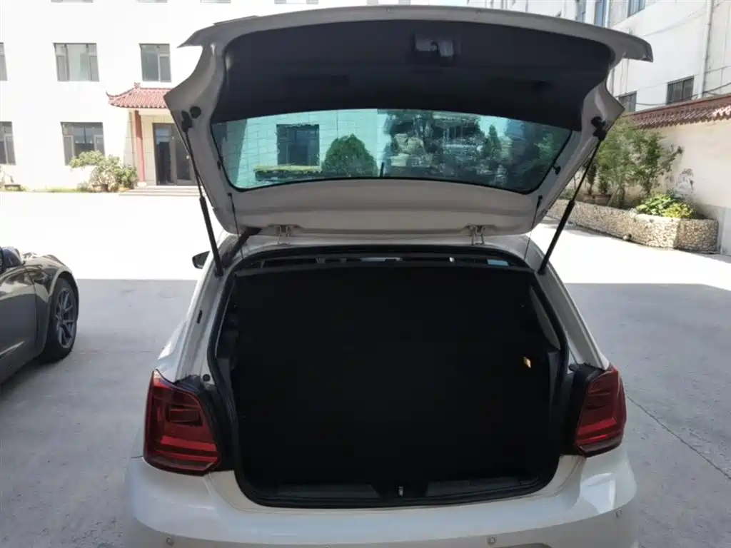 Volkswagen Polo 2016 1.4L Manual Trend фото 19