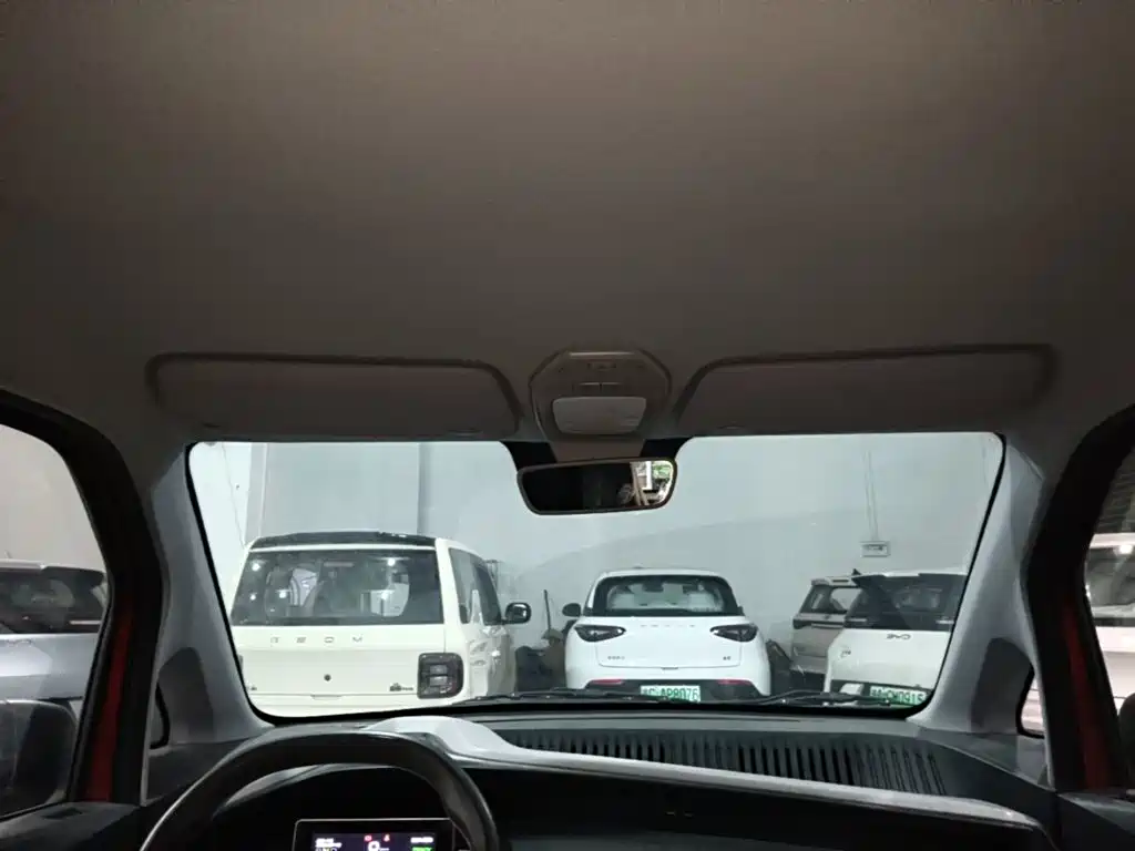 Фото 18 - Baojun E200