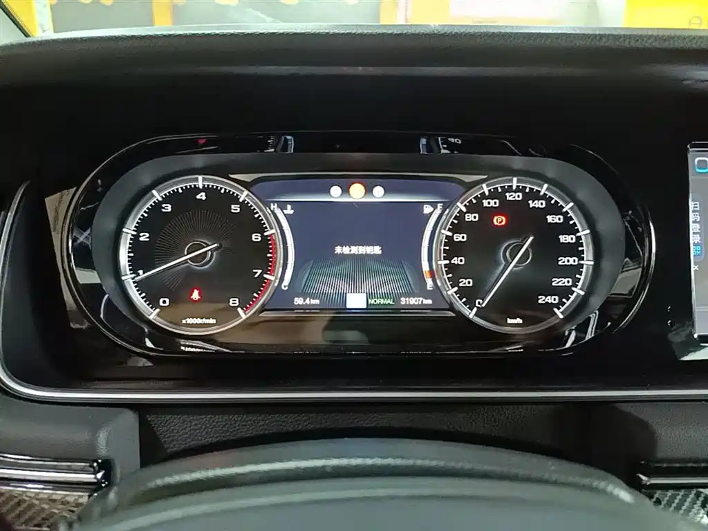 GAC Trumpchi Trumpchi M6 2021 270T DCT Luxury Edition (7-Seater) фото 12