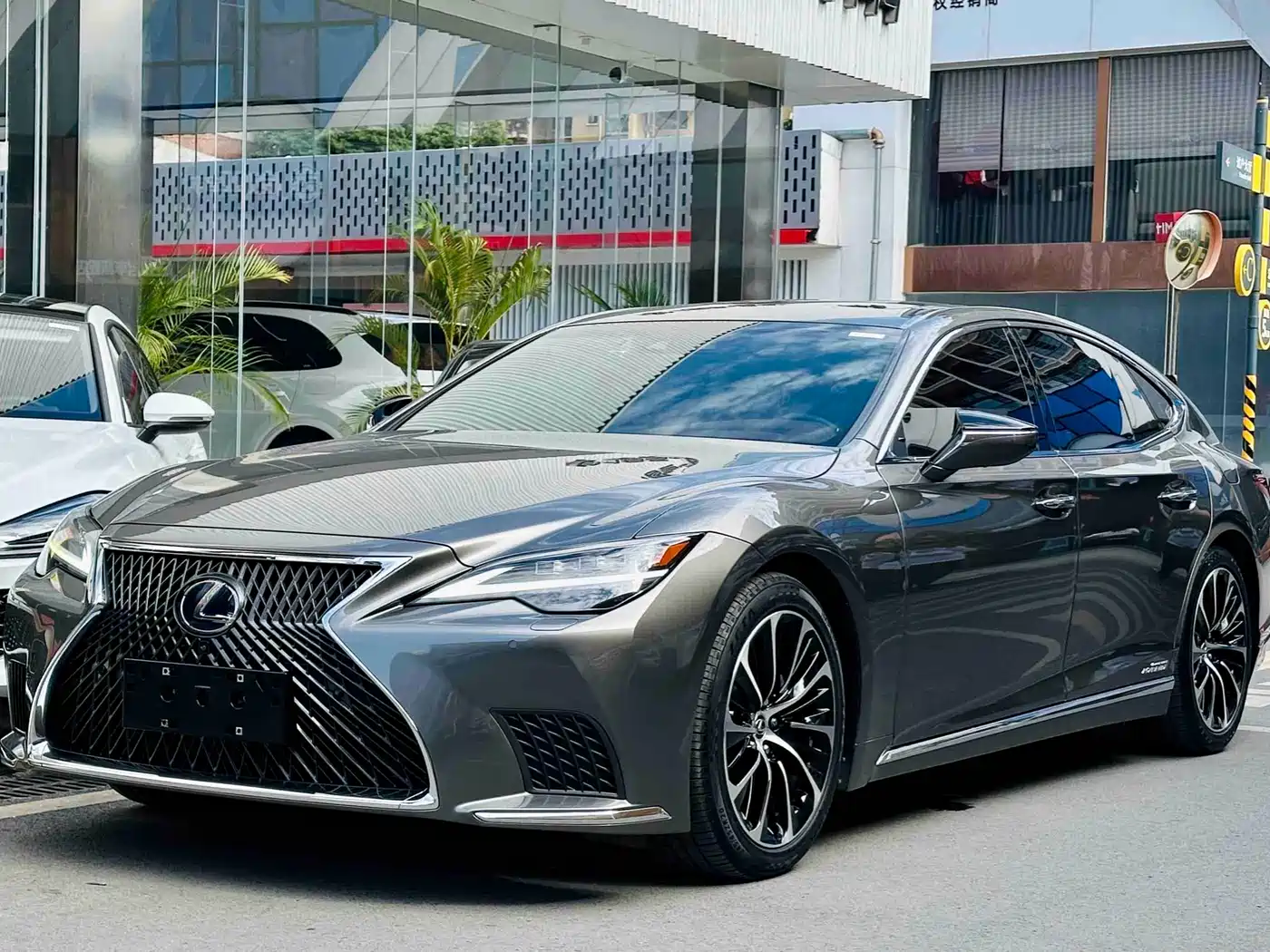 Lexus LS 2021 500h Executive Edition