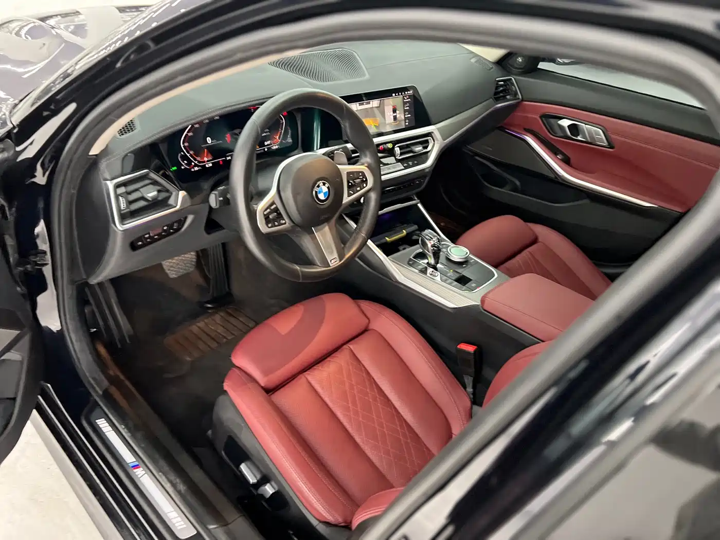 BMW 3 Series 2022 325i M Sport Shadow Edition фото 3