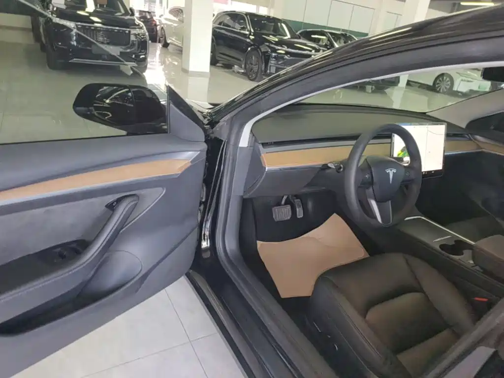 Фото 16 - Tesla Model 3