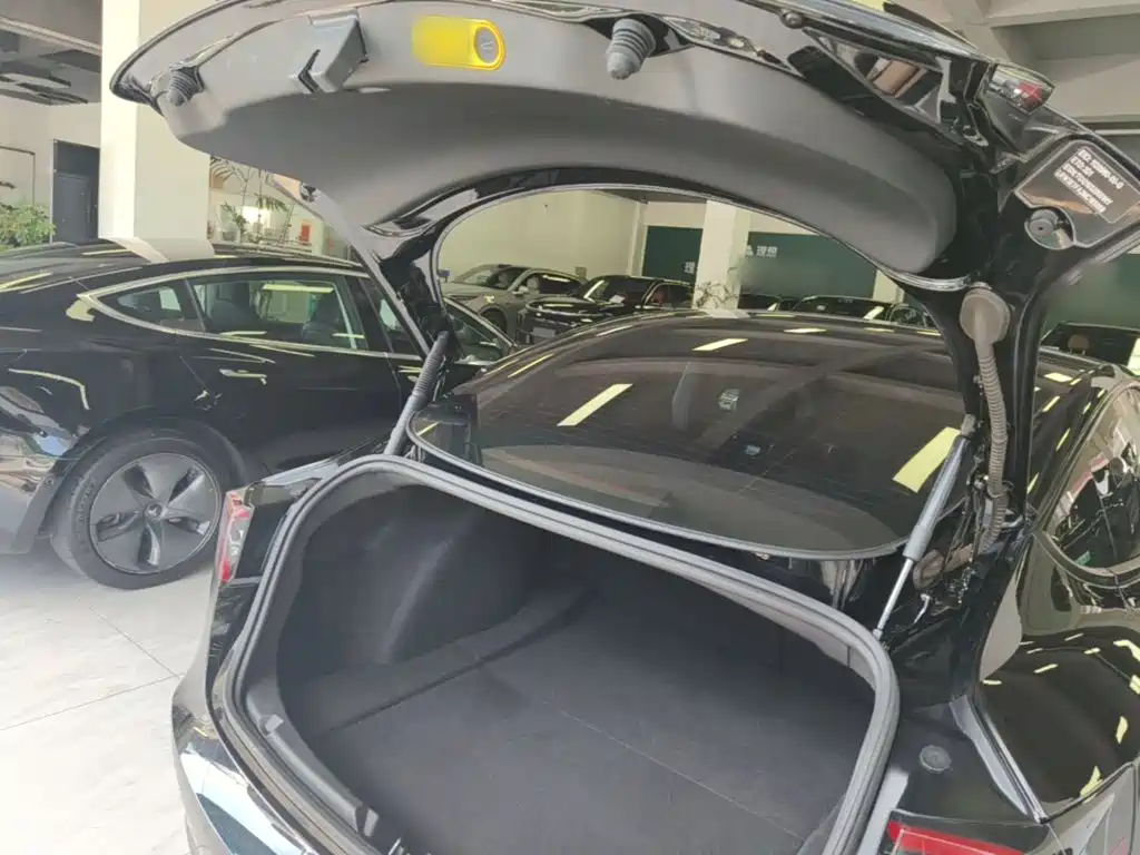 Фото 19 - Tesla Model 3