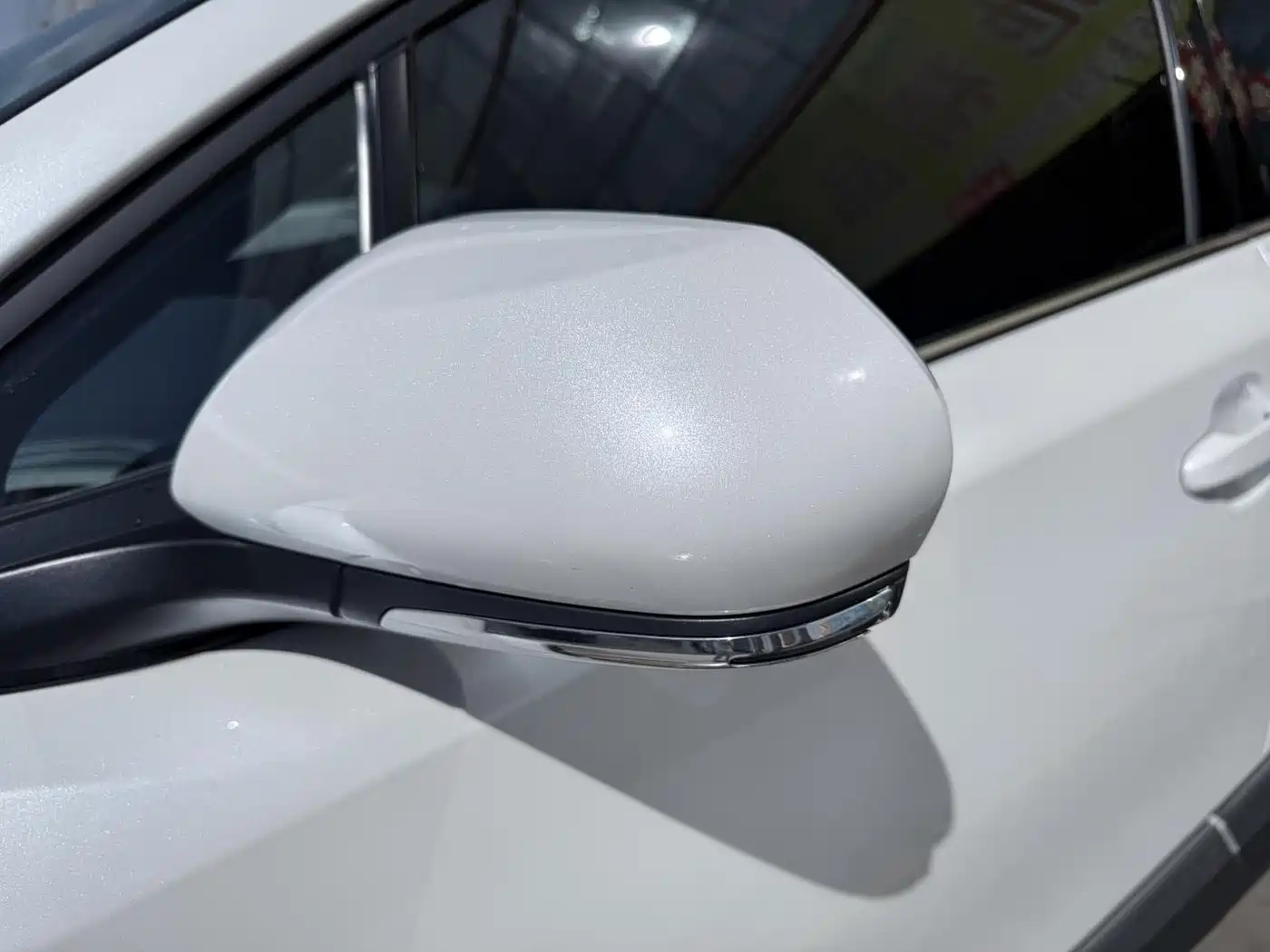 Toyota C-HR 2023 Model 2.0L Luxury Edition фото 4