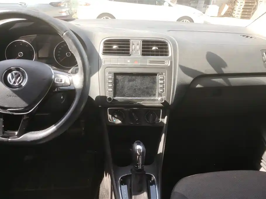 Volkswagen Polo 2016 1.6L Automatic Comfort фото 13