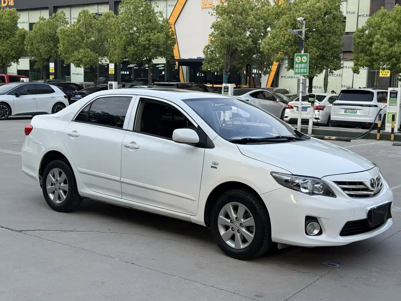 Toyota Corolla 2013 Special Edition 1.6L Auto Ultimate Cool GL фото 3
