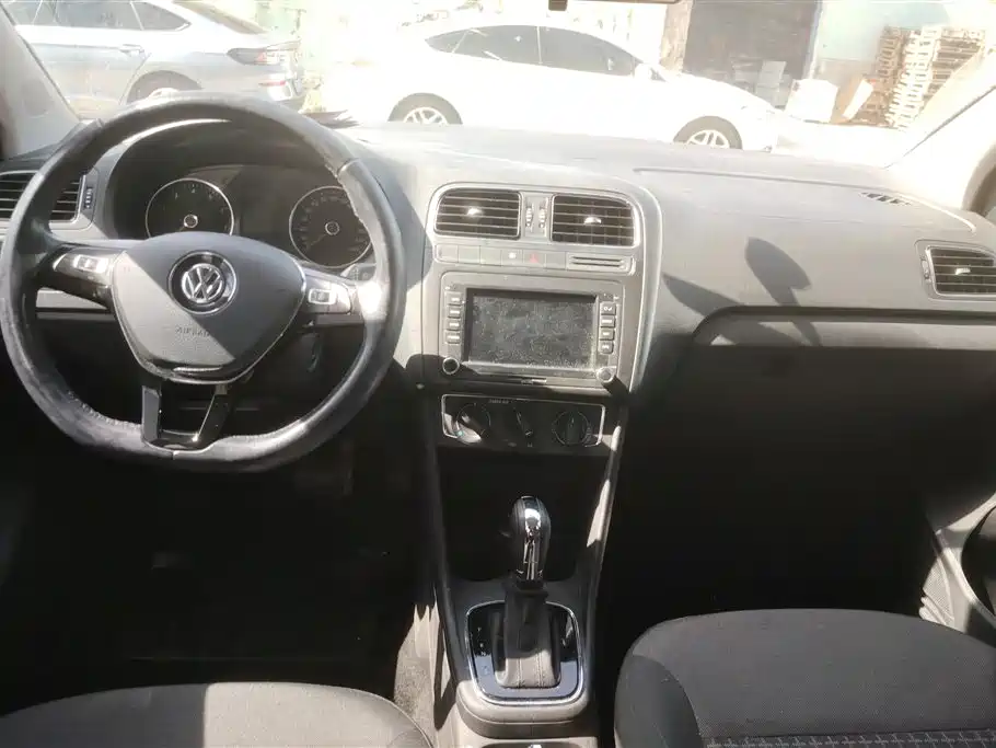 Volkswagen Polo 2016 1.6L Automatic Comfort фото 12