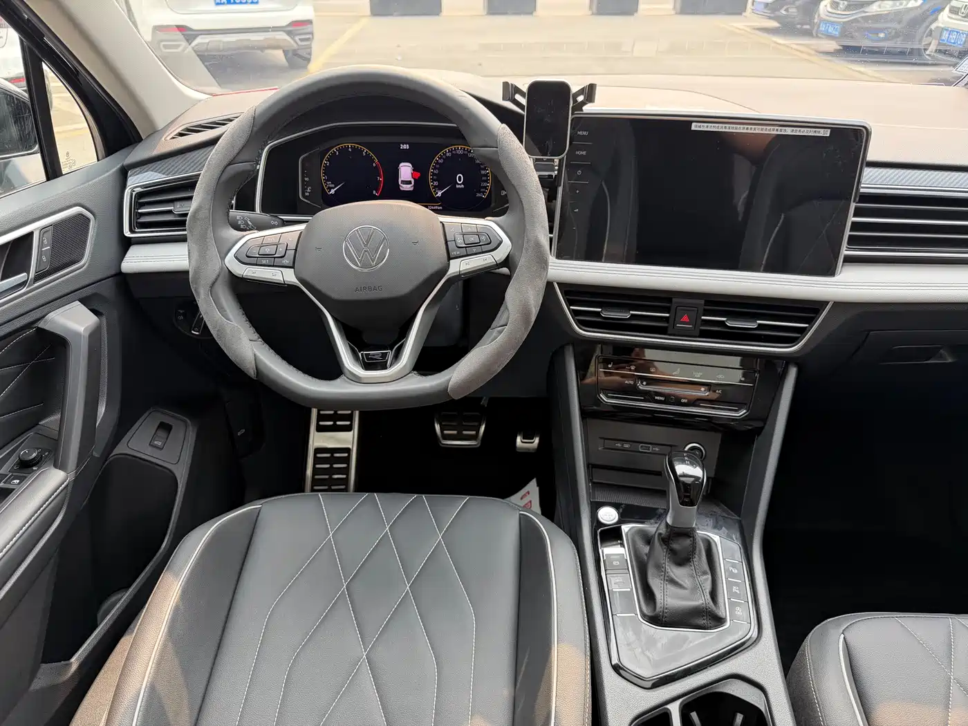 Volkswagen Tiguan L 2024 Outstanding 330TSI Auto 2WD R-Line Dragon Glory Edition фото 7