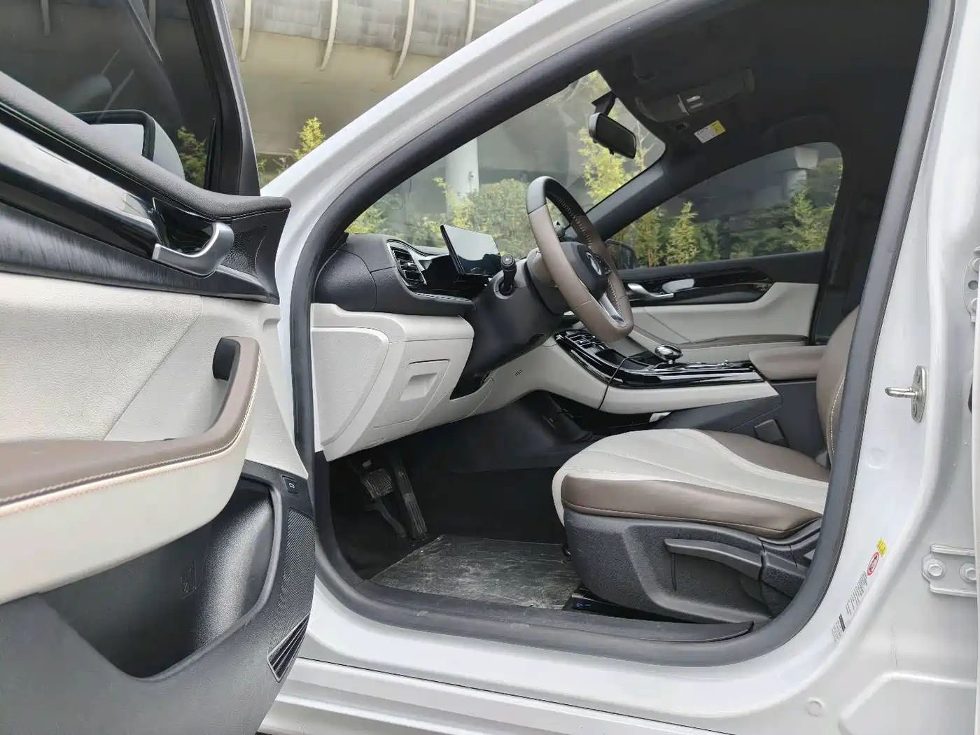 BYD Qin PLUS 2024 Glory Edition DM-i 55KM Leading фото 13