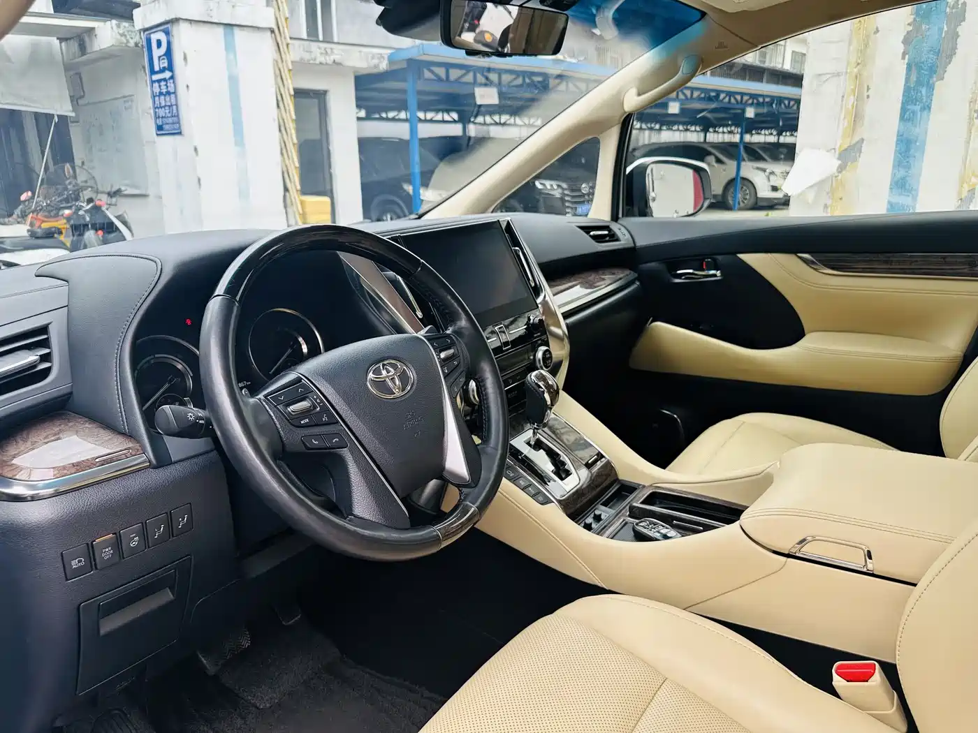 Toyota Alphard 2021 Hybrid 2.5L Ultimate фото 14