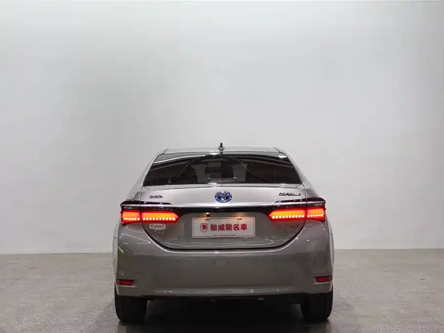 Toyota Corolla 2017 Facelift Hybrid 1.8L E-CVT Leading Edition фото 5