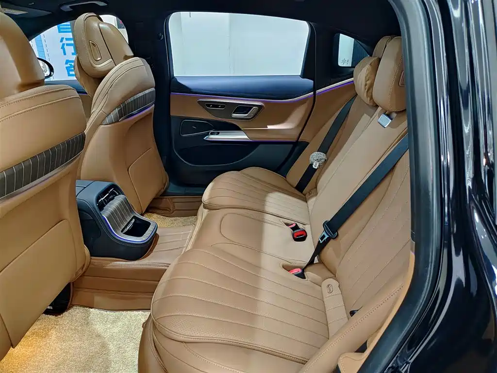 Mercedes-Benz E-Class 2025 E 300 L Fashion фото 8