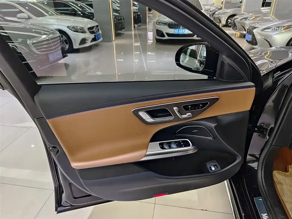 Mercedes-Benz E-Class 2025 E 300 L Fashion фото 6