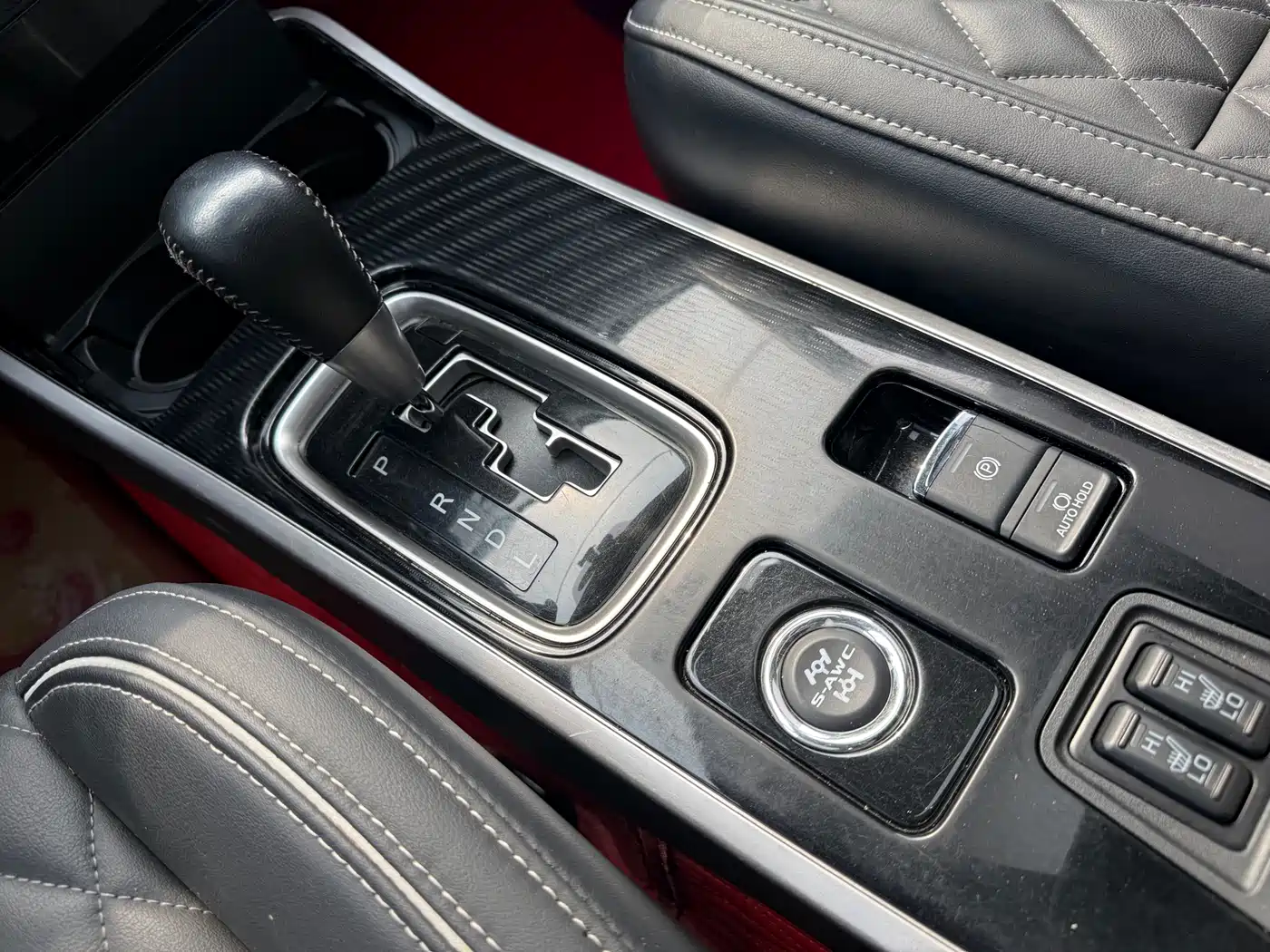 Mitsubishi Outlander 2021 2.4L 4WD Deluxe Edition 7-Seater фото 16