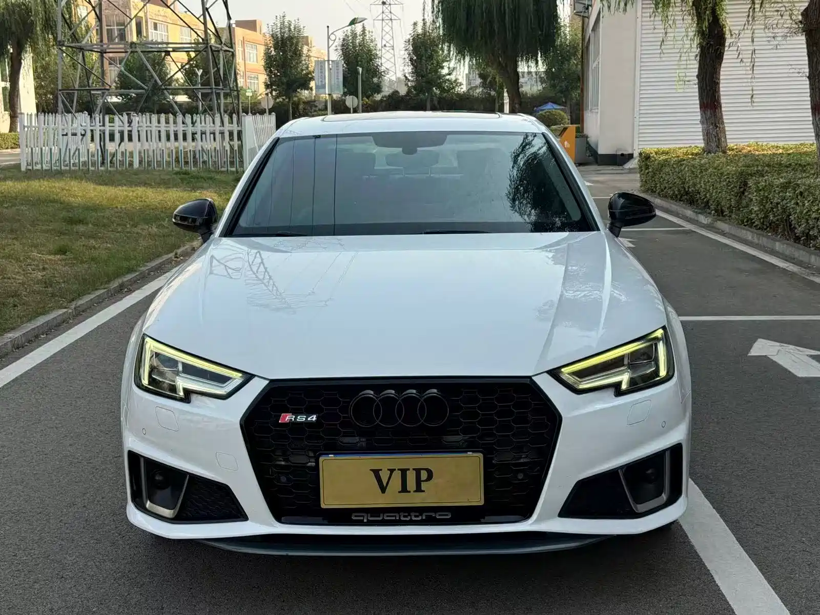 Фото 2 - Audi A4L