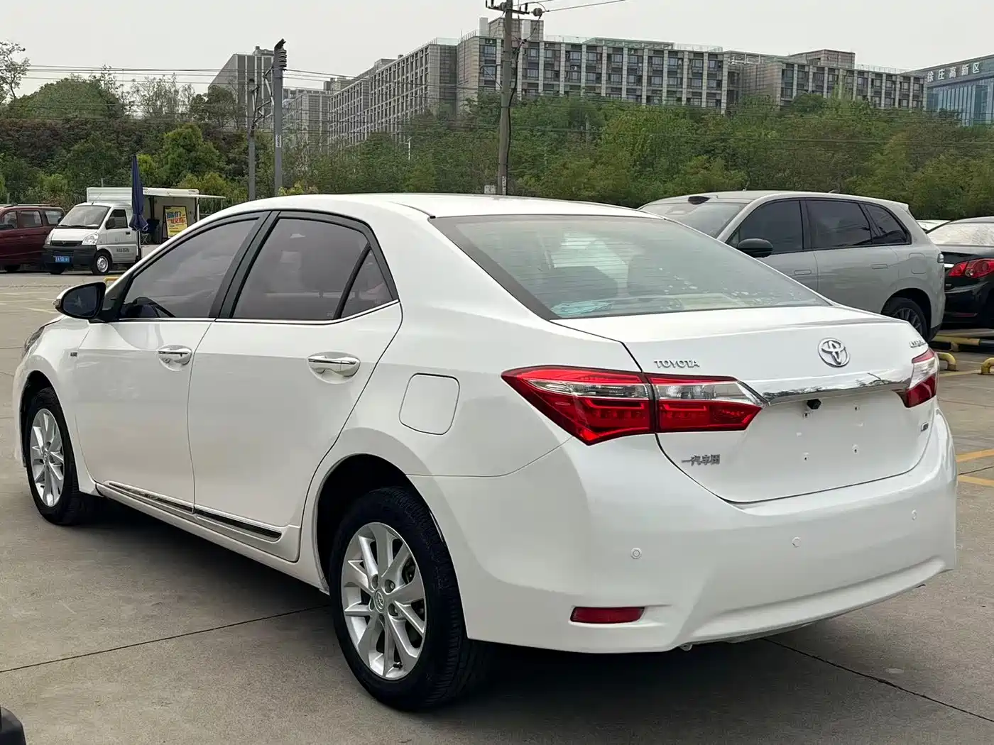 Toyota Corolla 2014 1.6L Manual GL-i Leather Edition фото 12