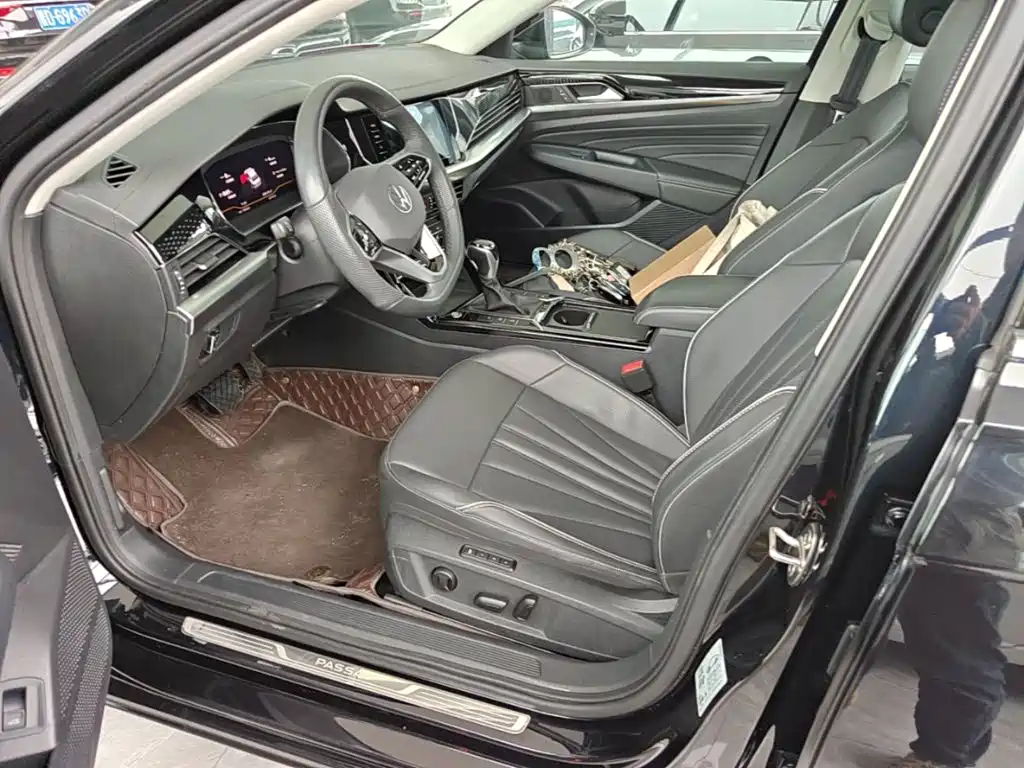 صورة 15 - Volkswagen Passat