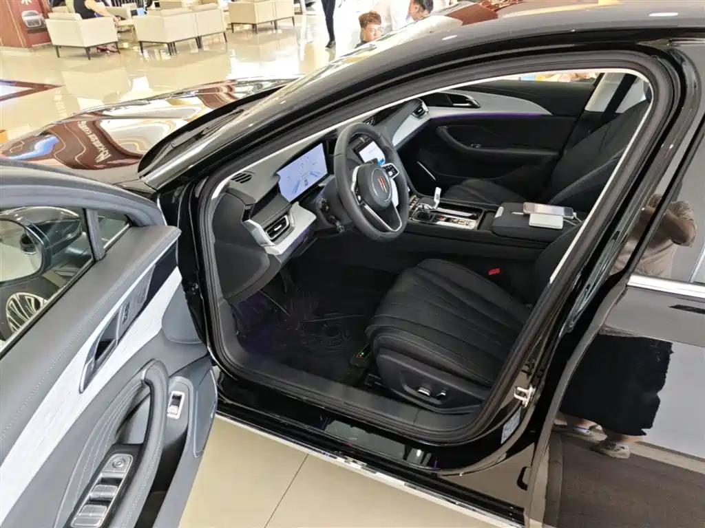 Hongqi H5 2025 2.0T Automatic Flag Celebration 500,000 Units Anniversary Edition фото 16