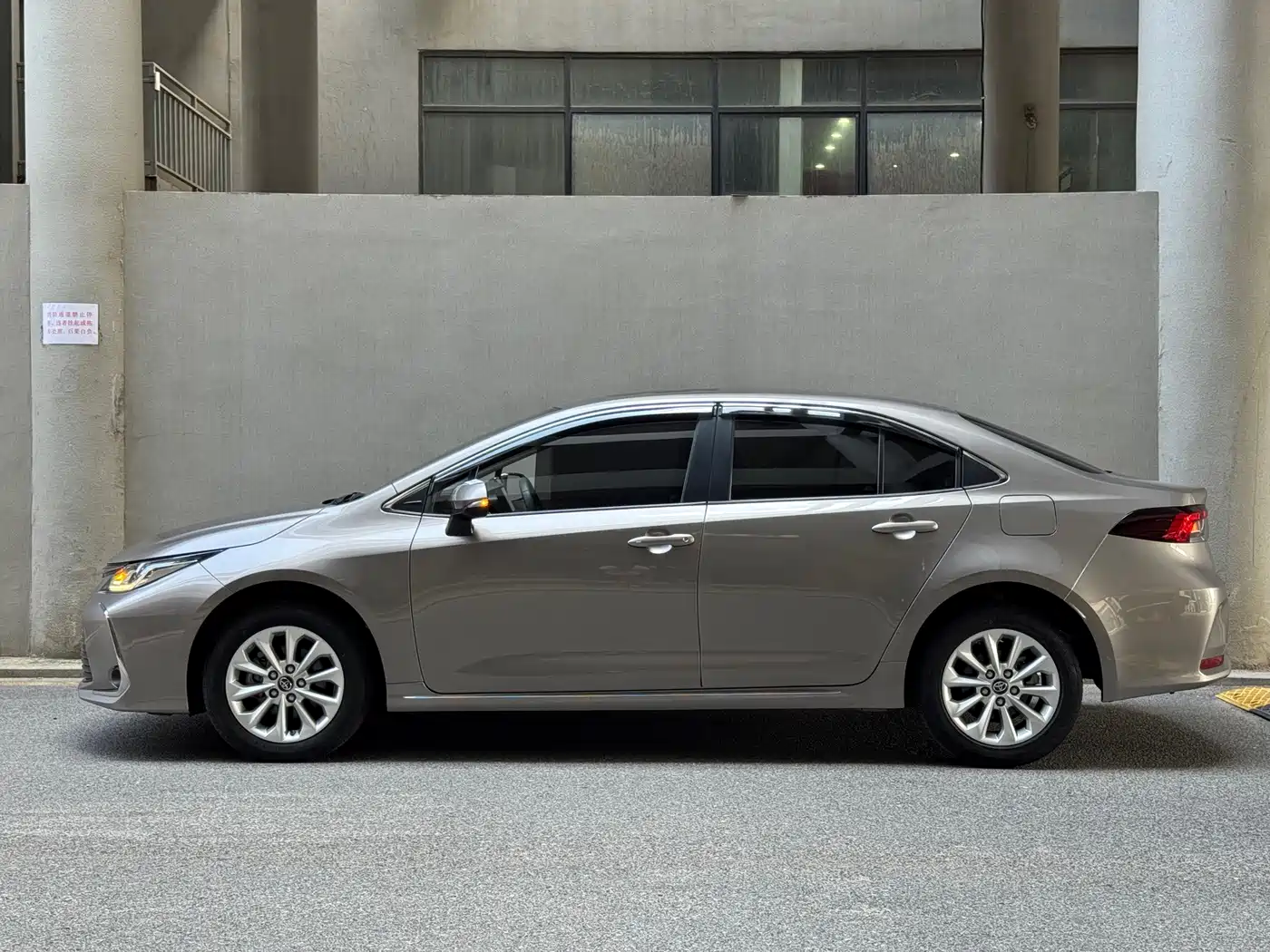 Фото 3 - Toyota Corolla