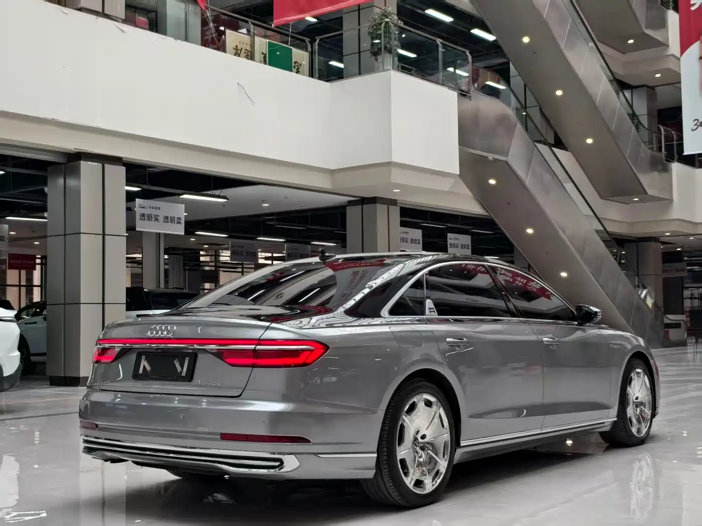 AUDI A8