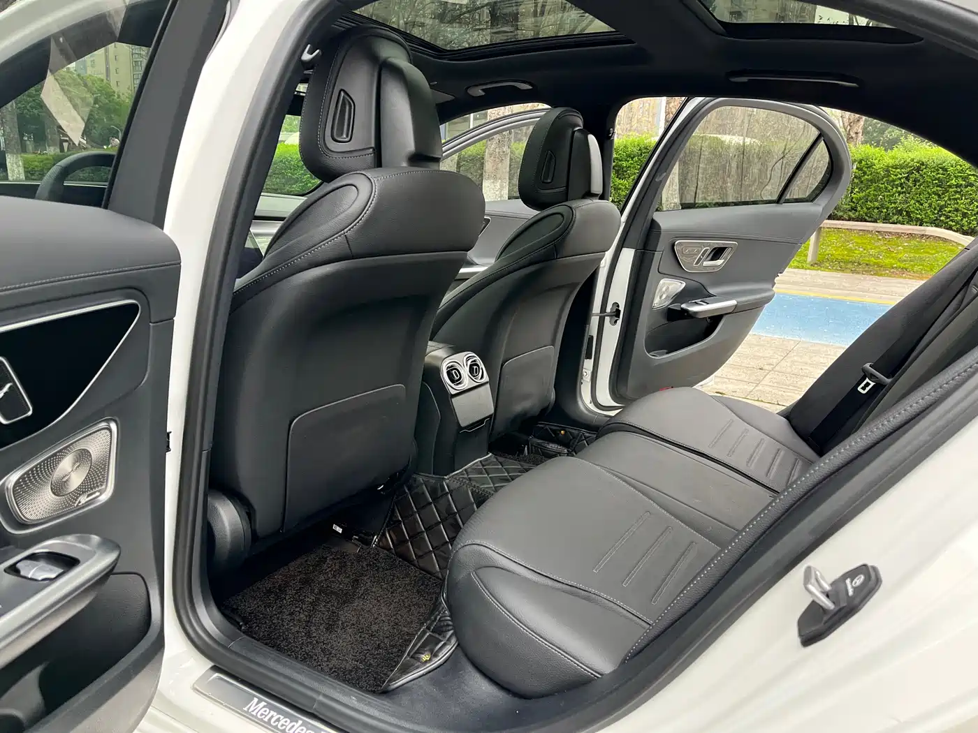 Mercedes-Benz C-Class 2024 C 260 L Night Edition Sport фото 9