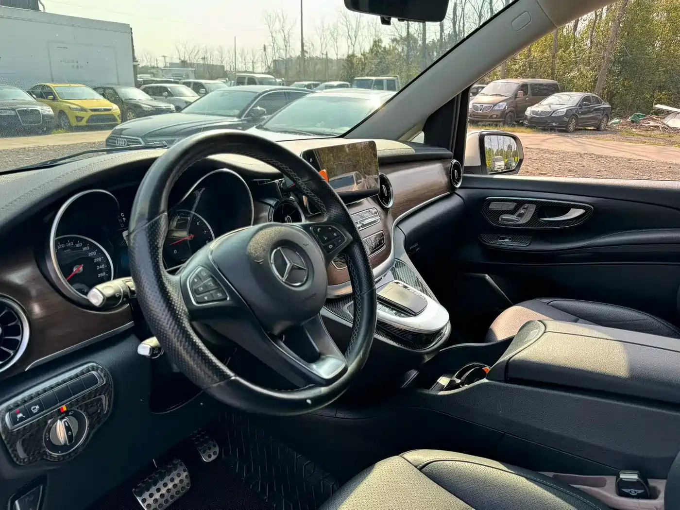 Mercedes-Benz V-Class 2022 V 260 L Long Wheelbase Luxury Edition фото 8