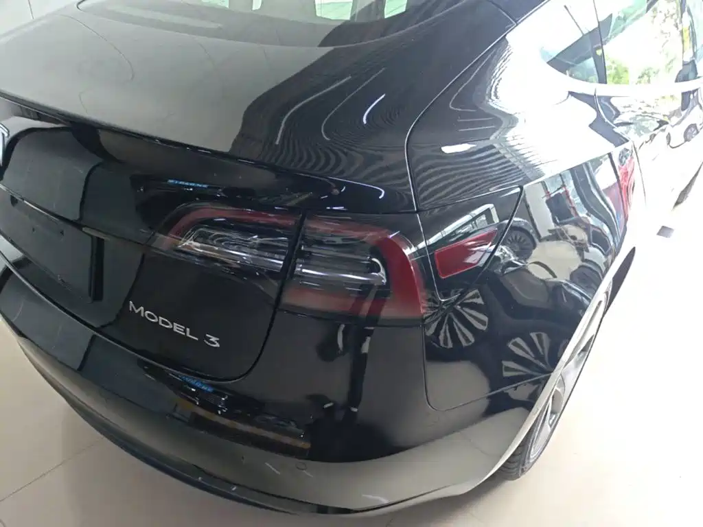 Фото 8 - Tesla Model 3