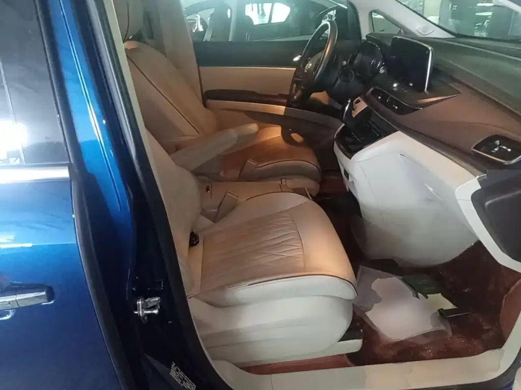 Фото 25 - Buick GL8