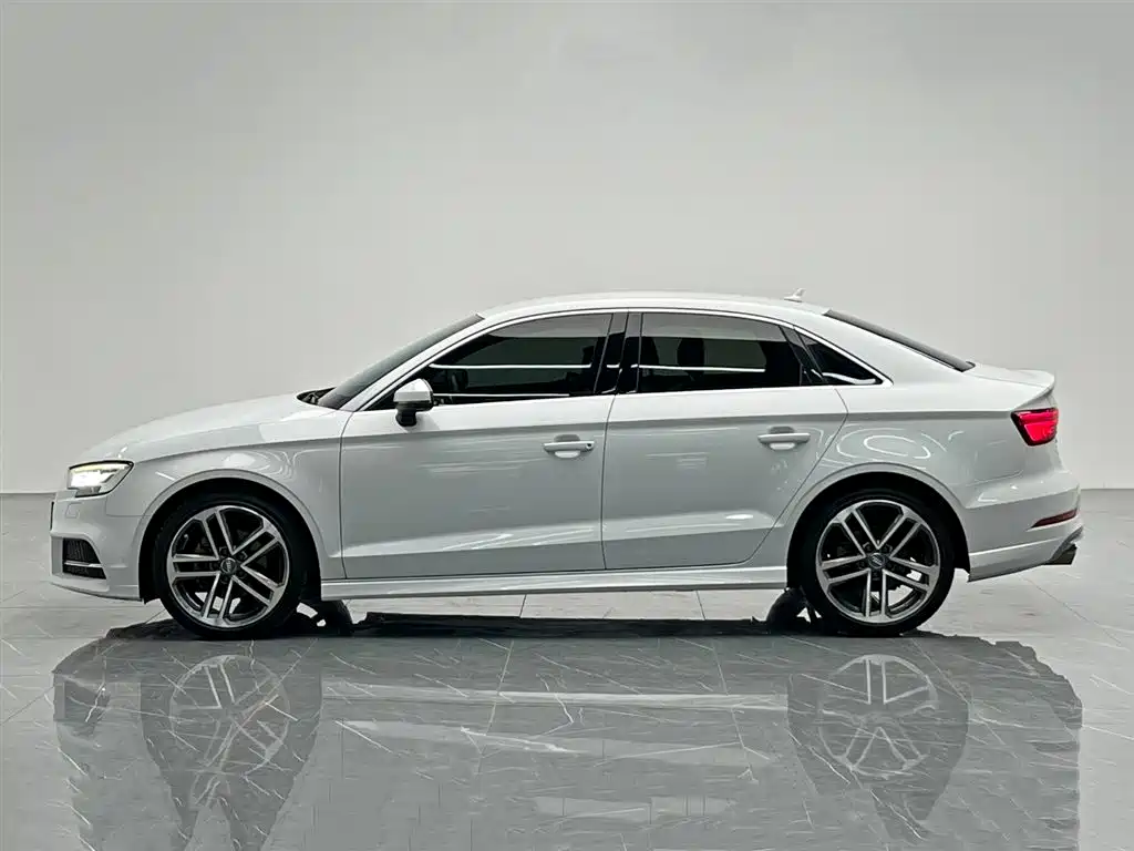 Audi A3 2018 30th Anniversary Limousine 35 TFSI Sport фото 3