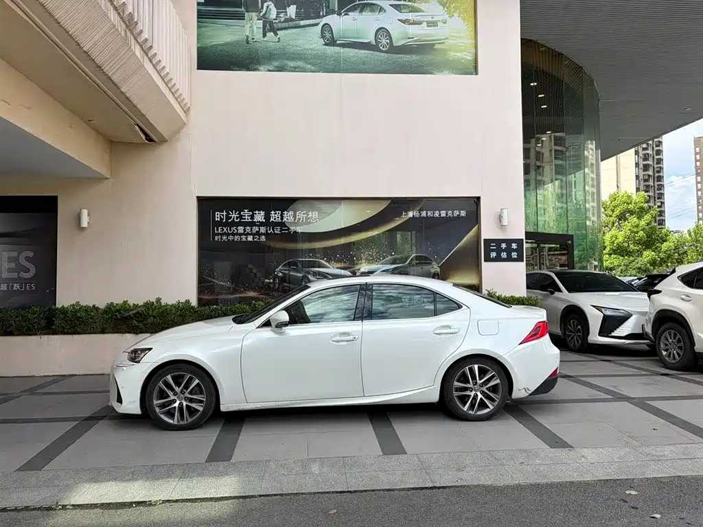 Lexus IS 2017 2017 300 Leading Edition