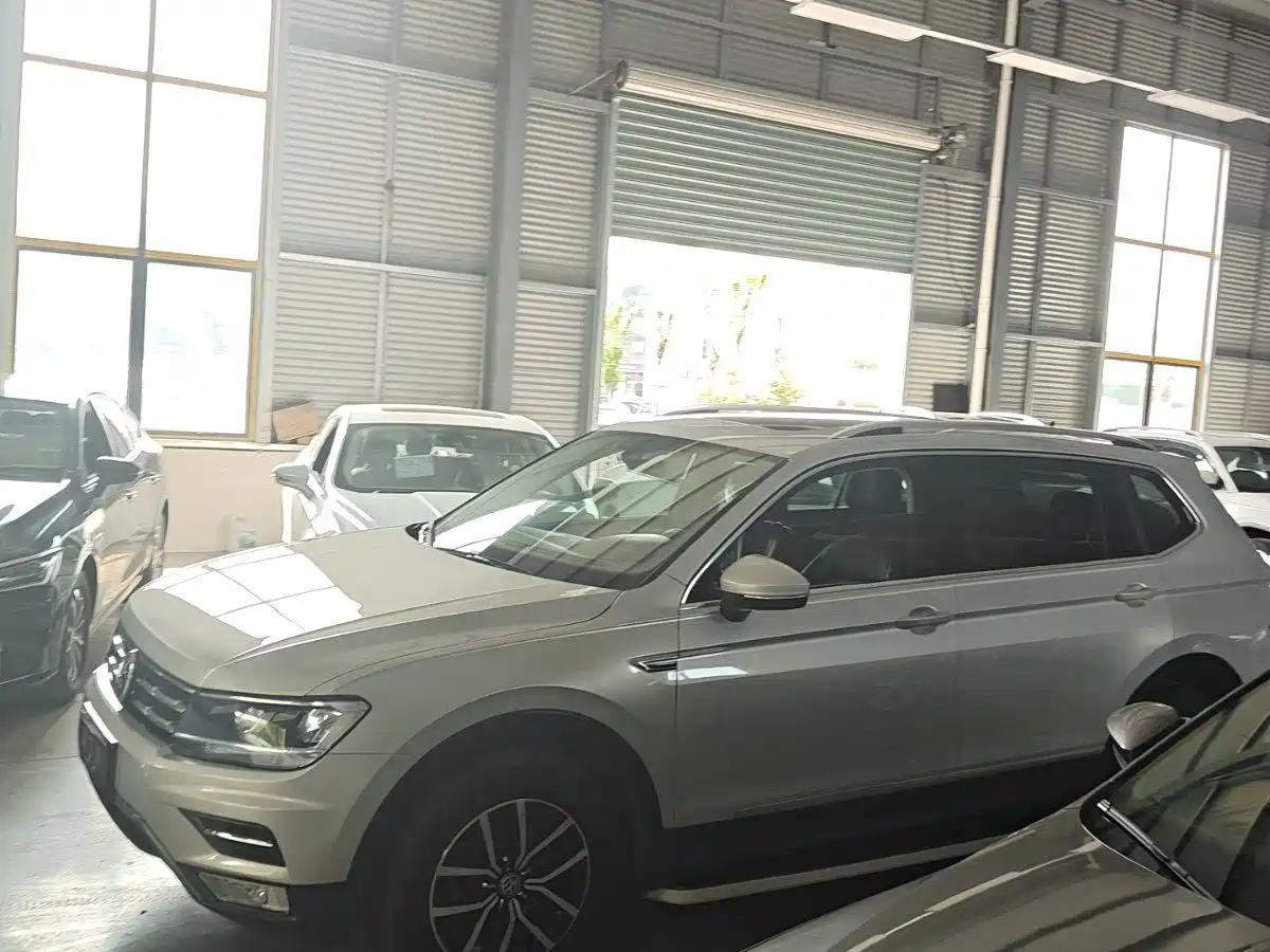 VOLKSWAGEN TIGUAN L